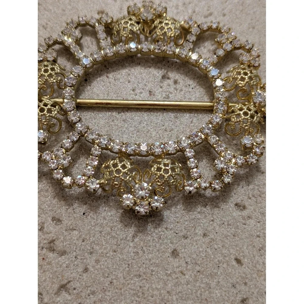 Vintage Ornate Rhinestone Scarf Clip In Gold Tone Queens Crown Shape Romantic